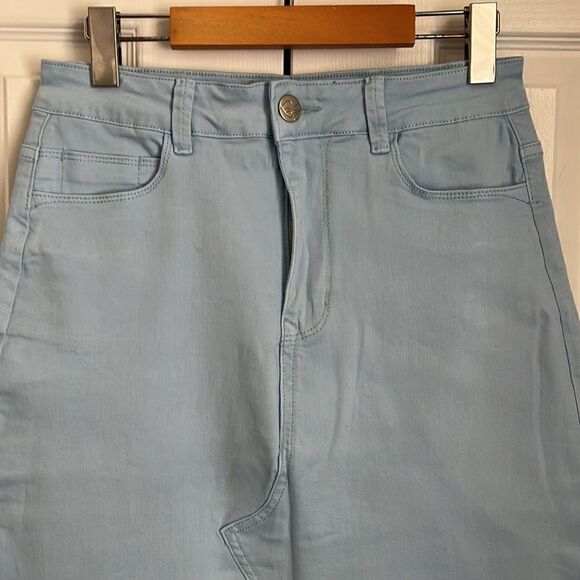 Lola High Rise Light Blue Denim Fringed Hem Skirt Size 0/26 (fits larger) NWT - Picture 2 of 13